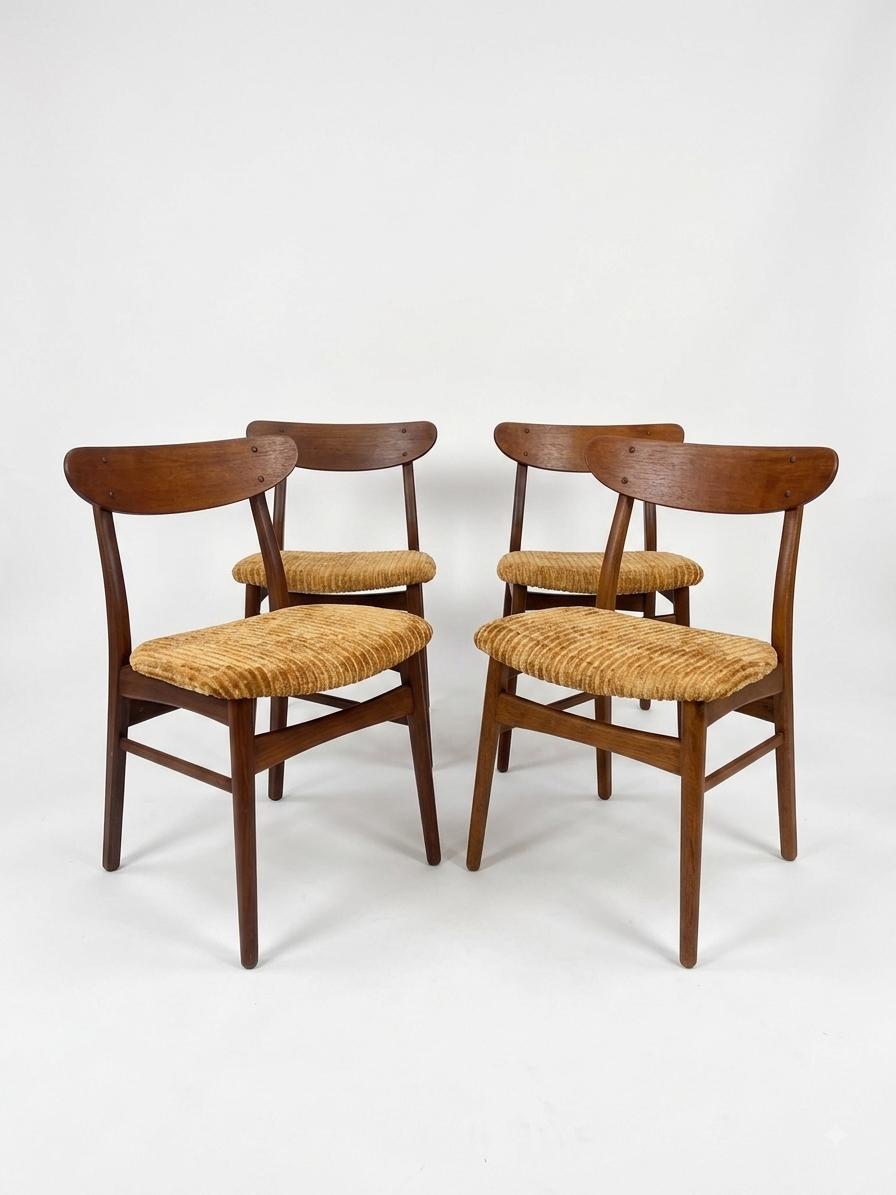 Set van 4 vintage stoelen met gevlochten koordzitting, houten frame